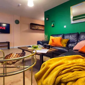 Apartment Duplex In With King Size Bed - Long Rates Available, Leeds (West Yorkshire)