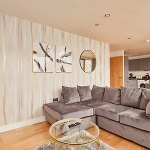 Apartment Dock Apt, Free Secure Parking! 2 Bed, Leeds (West Yorkshire)